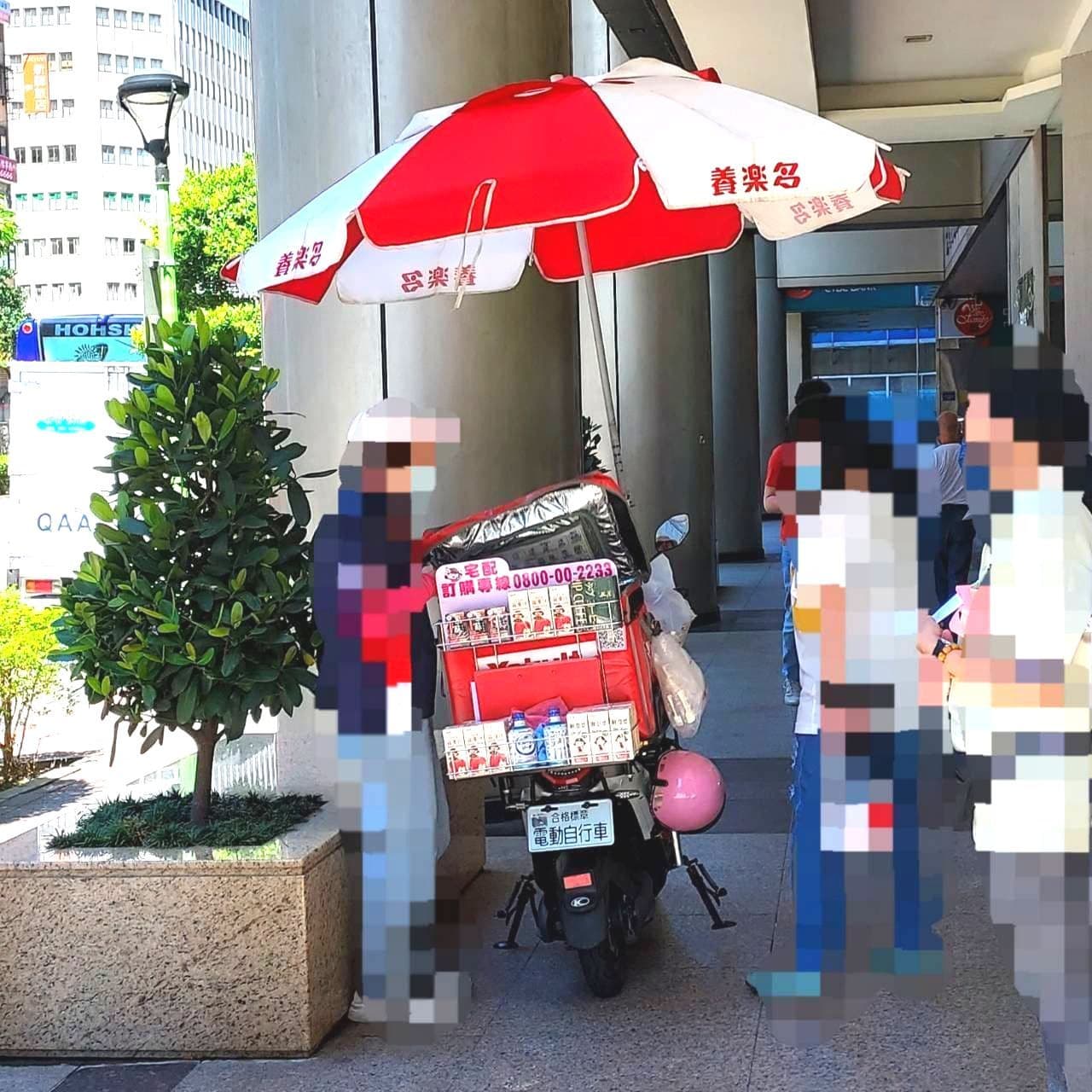 養楽多少姐/承徳路一段と華陰街の交差点