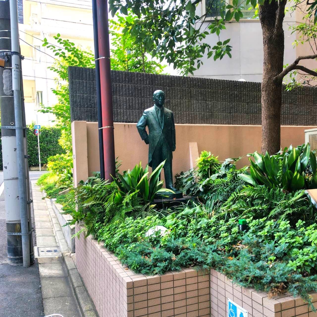 愛知揆一像/東京都文京区湯島３-17-3